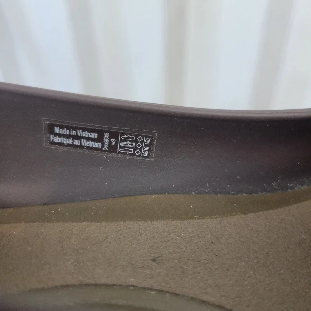 CROCS excellent slip
